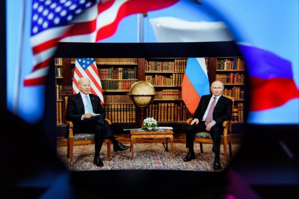 Joe Biden îl amenință pe Vladimir Putin: Rusia va plăti „un preţ teribil" dacă invadează Ucraina